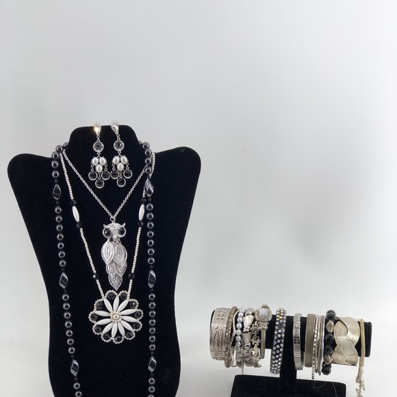 Beautiful Vintage To Now Lot With Beautiful Statement Necklaces - Picture 5 of 10